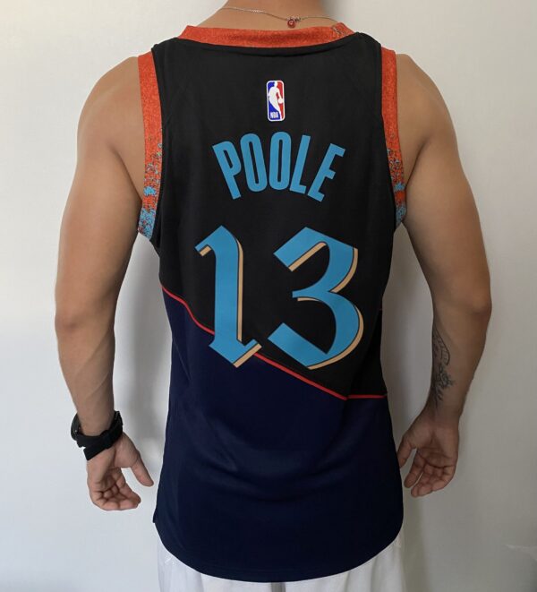 Camiseta Regata NBA Swingman Washington Wizards - Jordan Poole 13 - City Edition - 2024 Preta Nike - Imagem 14