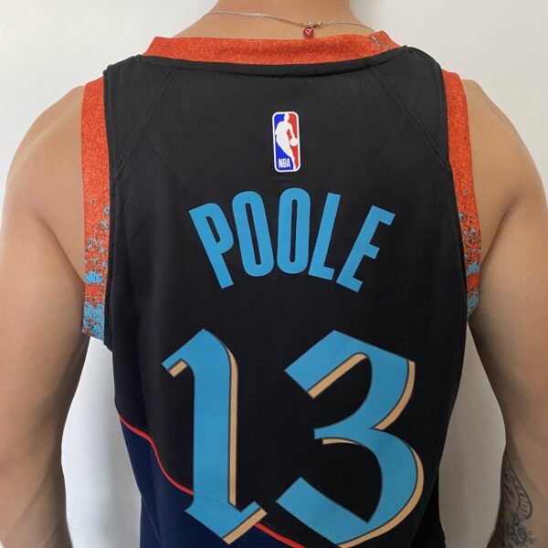 Camiseta Regata NBA Swingman Washington Wizards - Jordan Poole 13 - City Edition - 2024 Preta Nike - Imagem 15