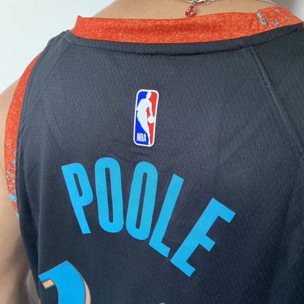Camiseta Regata NBA Swingman Washington Wizards - Jordan Poole 13 - City Edition - 2024 Preta Nike - Imagem 16