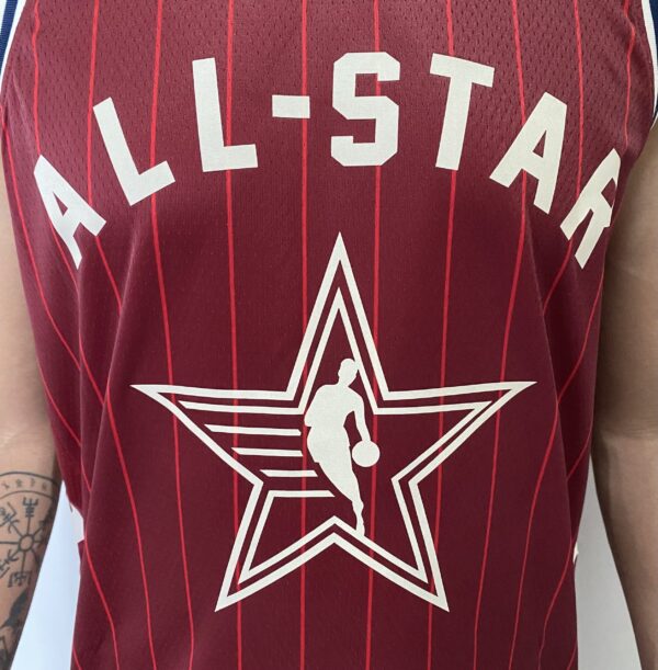 Kit Conjunto Camiseta Regata e Bermuda Short Basquete NBA All-Star Game Time Oeste 23 LeBron James Statement Edition Jordan Vermelho 2024 - Imagem 4