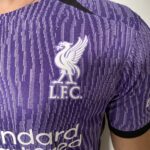 Camisa Liverpool Third 2024 Versão Jogador Roxa Nike - Imagem 3
