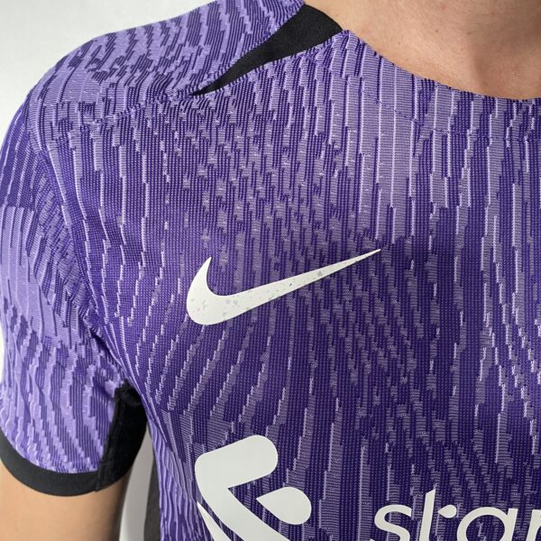 Camisa Liverpool Third 2024 Versão Jogador Roxa Nike - Imagem 5