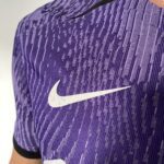 Camisa Liverpool Third 2024 Versão Jogador Roxa Nike - Imagem 6