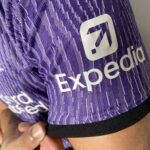 Camisa Liverpool Third 2024 Versão Jogador Roxa Nike - Imagem 9