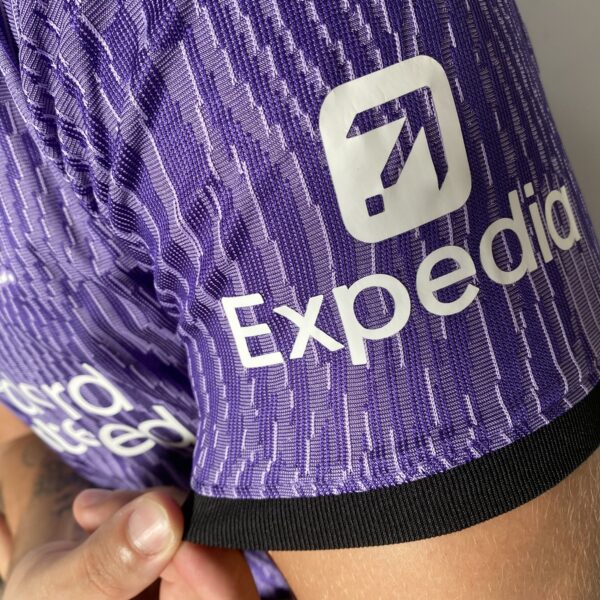 Camisa Liverpool Third 2024 Versão Jogador Roxa Nike - Imagem 9