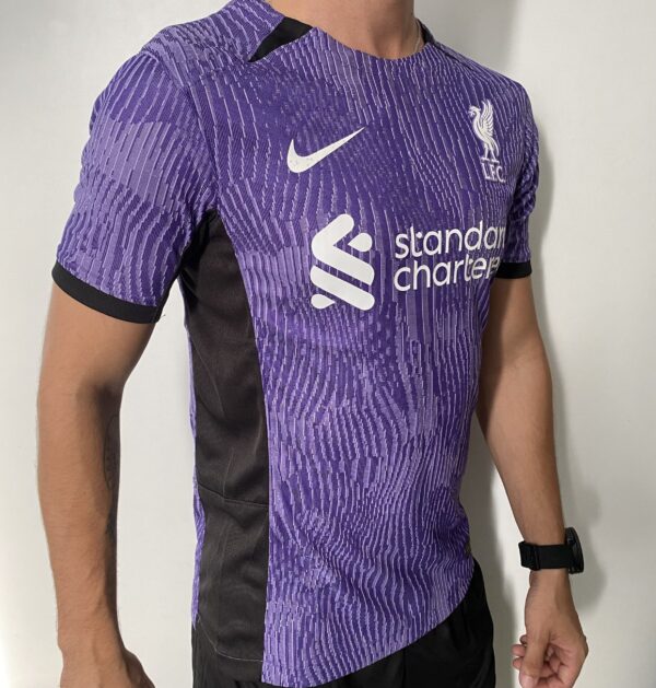 Camisa Liverpool Third 2024 Versão Jogador Roxa Nike - Imagem 12