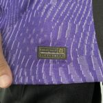 Camisa Liverpool Third 2024 Versão Jogador Roxa Nike - Imagem 13