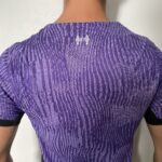 Camisa Liverpool Third 2024 Versão Jogador Roxa Nike - Imagem 17