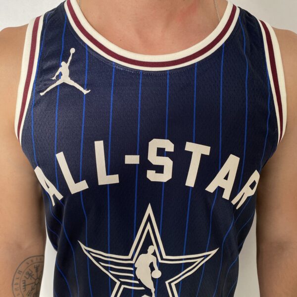 Camiseta Regata Basquete NBA All-Star Game Time Leste 34 Giannis Antetokounmpo Statement Edition Jordan Azul 2024 - Imagem 2