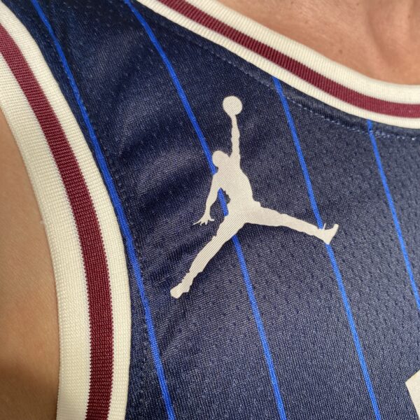 Camiseta Regata Basquete NBA All-Star Game Time Leste 34 Giannis Antetokounmpo Statement Edition Jordan Azul 2024 - Imagem 3