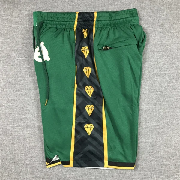 Short Bermuda Basquete NBA Swingman Boston Celtics City Edition Verde Dourada - Versão Especial - Bill Russell 2023 - Imagem 20