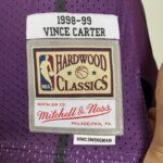 Camiseta Regata NBA Toronto Raptors 15 Carter Mitchell & Ness Roxa 1998/99 - Imagem 10