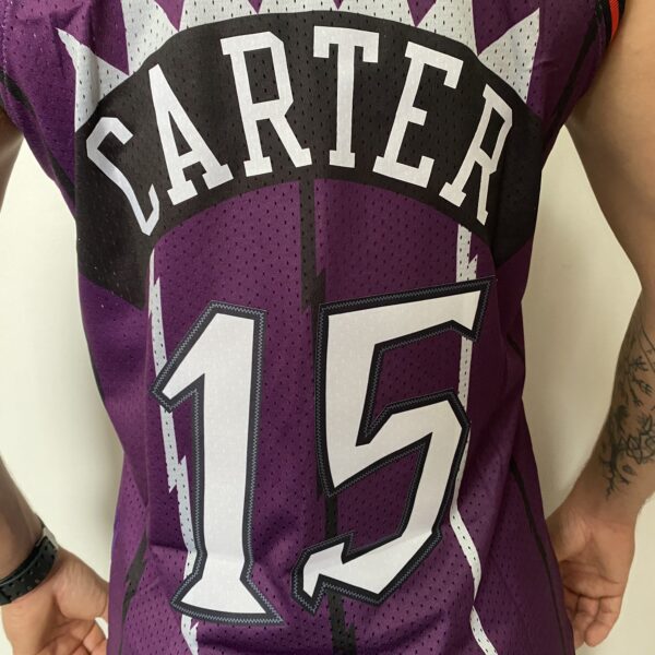 Camiseta Regata NBA Toronto Raptors 15 Carter Mitchell & Ness Roxa 1998/99 - Imagem 12