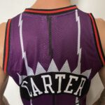 Camiseta Regata NBA Toronto Raptors 15 Carter Mitchell & Ness Roxa 1998/99 - Imagem 13