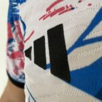 Camisa Seleção Japão - Edição Especial Versão Anime - Dragon-Ball Z - Tsubasa 10 - Versão Jogador 2022/23 Adidas - Branca - Imagem 5