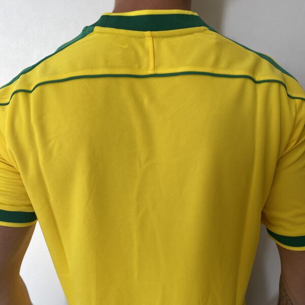 2024-07-04 15.48.23 Camisa Retrô Clássica Seleção Brasileira Brasil – Nike Masculina – Amarela – 1998 - Imagem 14