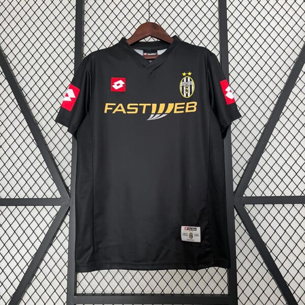 2024-07-10 00.16.31 Camisa Retrô Juventus Away Torcedor 2001/02 Lotto - Imagem 1