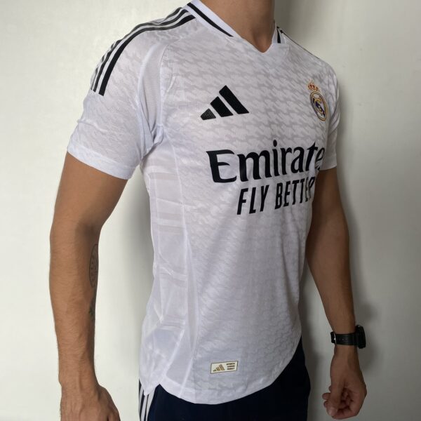 Camisa Real Madrid Home Versão Jogador 24/2025 Adidas Branca - Imagem 11