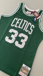 Camiseta Regata Basquete NBA Boston Celtics 33 Larry Bird Mitchell & Ness Verde 1985/86 - Imagem 17