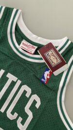 Camiseta Regata Basquete NBA Boston Celtics 33 Larry Bird Mitchell & Ness Verde 1985/86 - Imagem 22