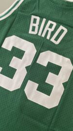 Camiseta Regata Basquete NBA Boston Celtics 33 Larry Bird Mitchell & Ness Verde 1985/86 - Imagem 24