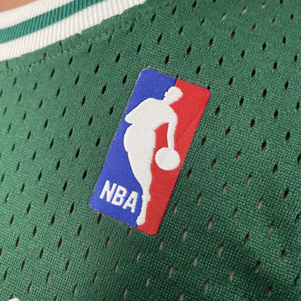 Camiseta Regata Basquete NBA Boston Celtics 33 Larry Bird Mitchell & Ness Verde 1985/86 - Imagem 4