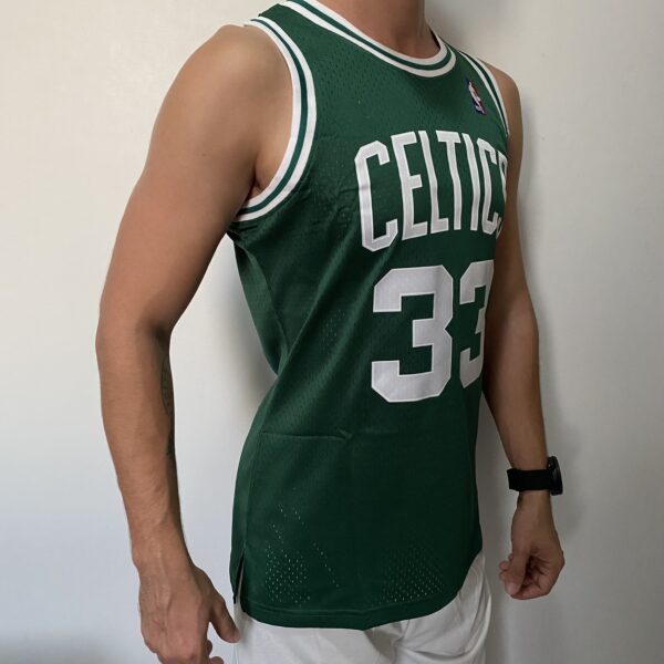 Camiseta Regata Basquete NBA Boston Celtics 33 Larry Bird Mitchell & Ness Verde 1985/86 - Imagem 10