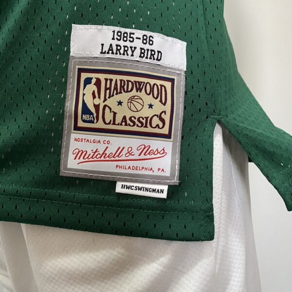 Camiseta Regata Basquete NBA Boston Celtics 33 Larry Bird Mitchell & Ness Verde 1985/86 - Imagem 11