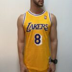 Camiseta Regata Basquete NBA Los Angeles Lakers 8 Kobe Bryant Mitchell & Ness Amarela 1996/97 - Imagem 3