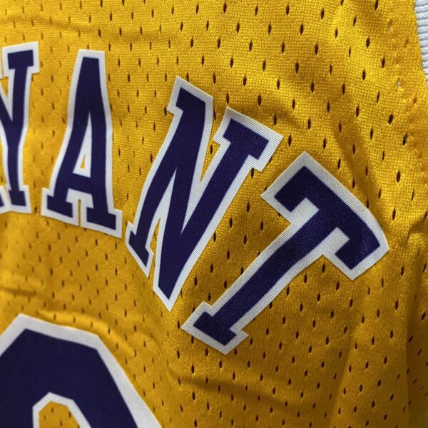 Camiseta Regata Basquete NBA Los Angeles Lakers 8 Kobe Bryant Mitchell & Ness Amarela 1996/97 - Imagem 16