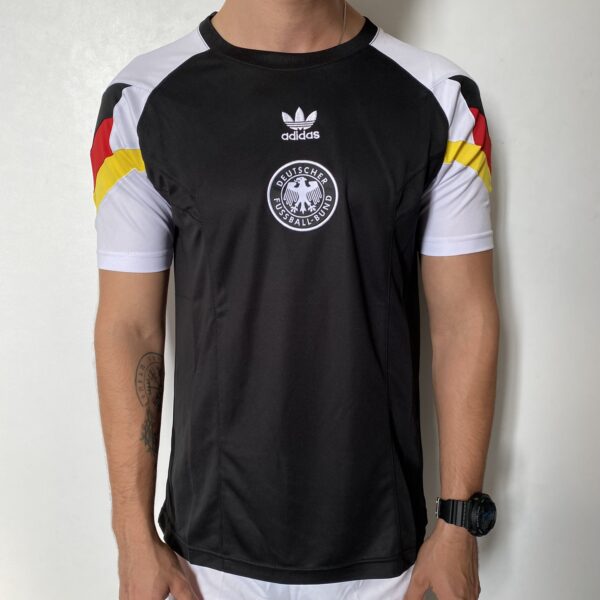 2024-08-15 15.01.11 Camisa Seleção Alemanha Pré-Jogo 2024/25 - Torcedor Masculina - Preto EuroCopa 2024 Adidas - Imagem 1