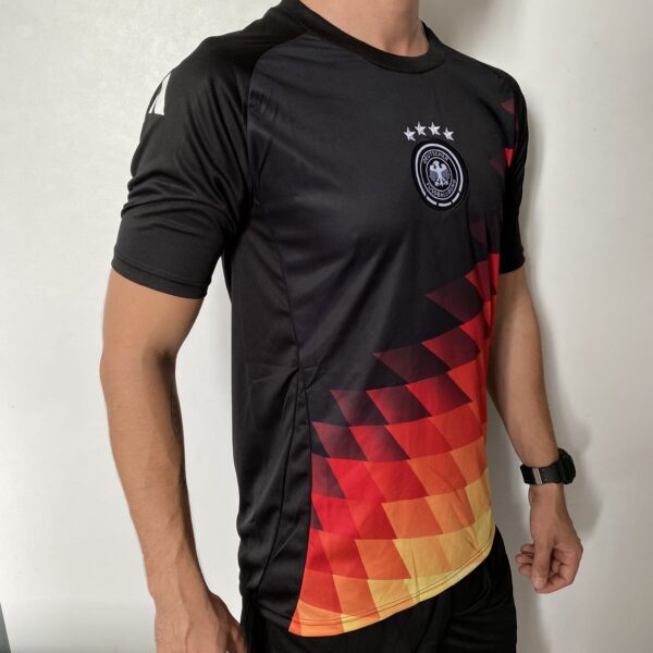 2024-08-15 15.12.44 Camisa Seleção Alemanha Pré-Jogo 2024/25 - Torcedor Masculina - Preto Predominante - EuroCopa 2024 Adidas - Imagem 8