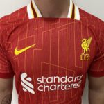 Camisa Liverpool Home Versão Jogador 2025 Nike Vermelha - Imagem 3