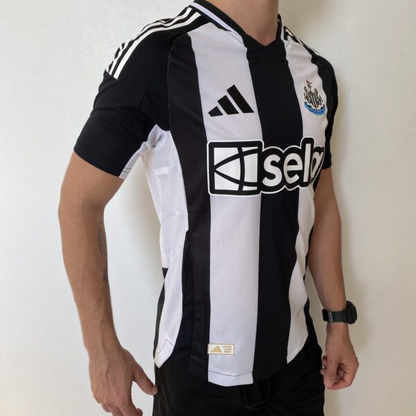Camisa Newcastle United Home Versão Jogador 24/2025 Adidas - Imagem 9