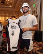 Camiseta Regata Basquete USA EUA Seleção Estados Unidos Jogos Olimpícos Paris 2024 Branca Nike - Imagem 38