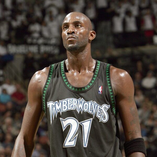 Camiseta Regata Basquete NBA Minnesota Timberwolves 21 Kevin Garnett 21 Mitchell & Ness Preta 1997/98 - Imagem 16