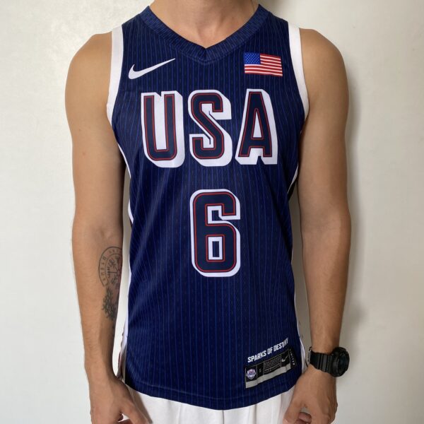 Camiseta Regata Basquete USA EUA Seleção Estados Unidos Olimpíadas Paris 2024 LeBron James 6 Azul Nike - Imagem 1