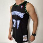 Camiseta Regata Basquete NBA Minnesota Timberwolves 21 Kevin Garnett 21 Mitchell & Ness Preta 1997/98 - Imagem 8