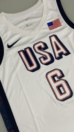 Camiseta Regata Basquete USA EUA Seleção Estados Unidos Olimpíadas Paris 2024 LeBron James 6 Branca Nike - Imagem 18