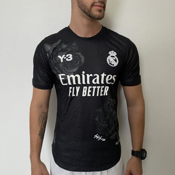 Camisa Real Madrid 4th Goleiro Versão Jogador 2025 Edição Especial Adidas Y-3 Flor Preta - Imagem 2