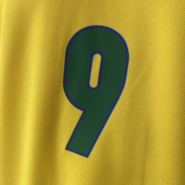 2024-09-06 15.51.52 Camisa Retrô Clássica Seleção Brasileira Brasil – Ronaldo 9 – Nike Masculina – Amarela – 1998 - Imagem 11