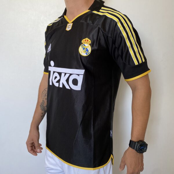 2025-01-20 11.32.02 Camisa Retrô Real Madrid Away 1998/2000 Adidas - Imagem 11