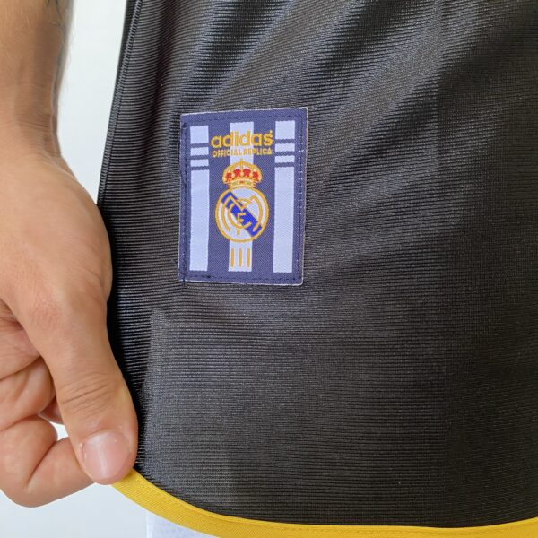 2025-01-20 11.33.15 Camisa Retrô Real Madrid Away 1998/2000 Adidas - Imagem 13