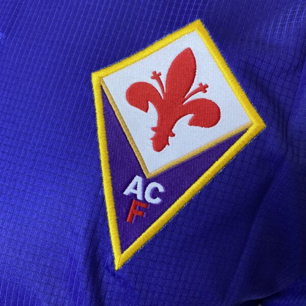 2025-01-20 11.46.10 Camisa Retrô Fiorentina Home 9 Gabriel Batistuta 1998/99 Roxa Fila - Imagem 4