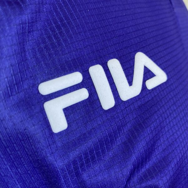 2025-01-20 11.46.21 Camisa Retrô Fiorentina Home 9 Gabriel Batistuta 1998/99 Roxa Fila - Imagem 5