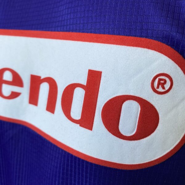 2025-01-20 11.47.02 Camisa Retrô Fiorentina Home 9 Gabriel Batistuta 1998/99 Roxa Fila - Imagem 8