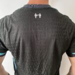 Camisa Liverpool Away Versão Jogador 24/2025 Preta Verde Escura Nike - Imagem 15