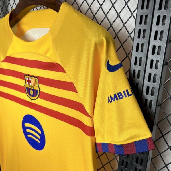 Camisa Barcelona 4th Versão Torcedor 2025 Nike Amarela - Imagem 12