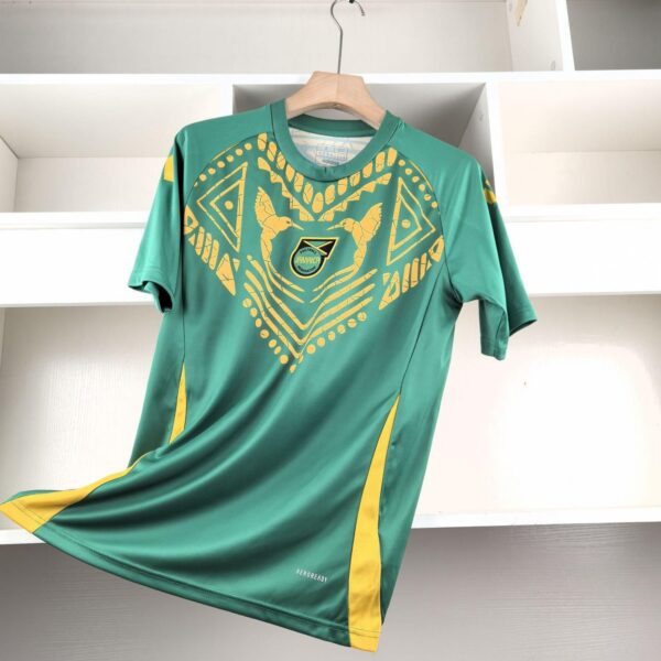 2024-09-13 09.27.13 Camisa Seleção Jamaica Pré-Jogo Versão Torcedor 2024 Adidas - Imagem 1