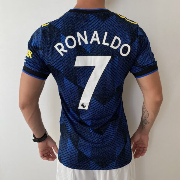 2024-10-29 16.08.46 Camisa Manchester United Third Versão Jogador Cristiano Ronaldo 7 CR7 21/2022 Adidas - Imagem 1